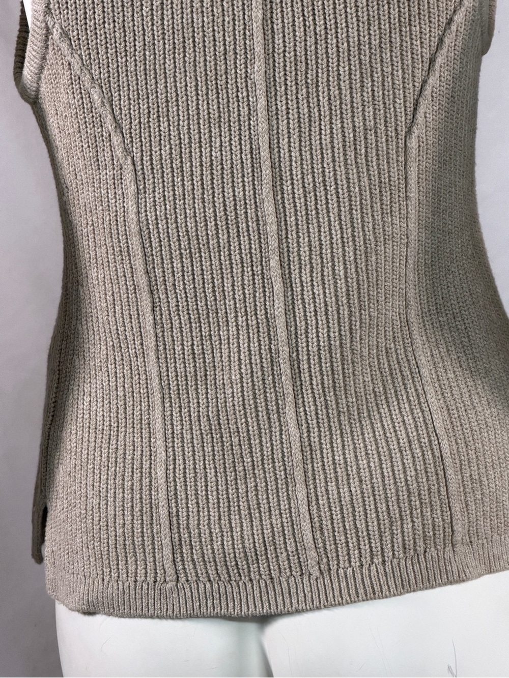 Sleeveless Ribbed V-Neck Button Vest - Picture 9 of 11